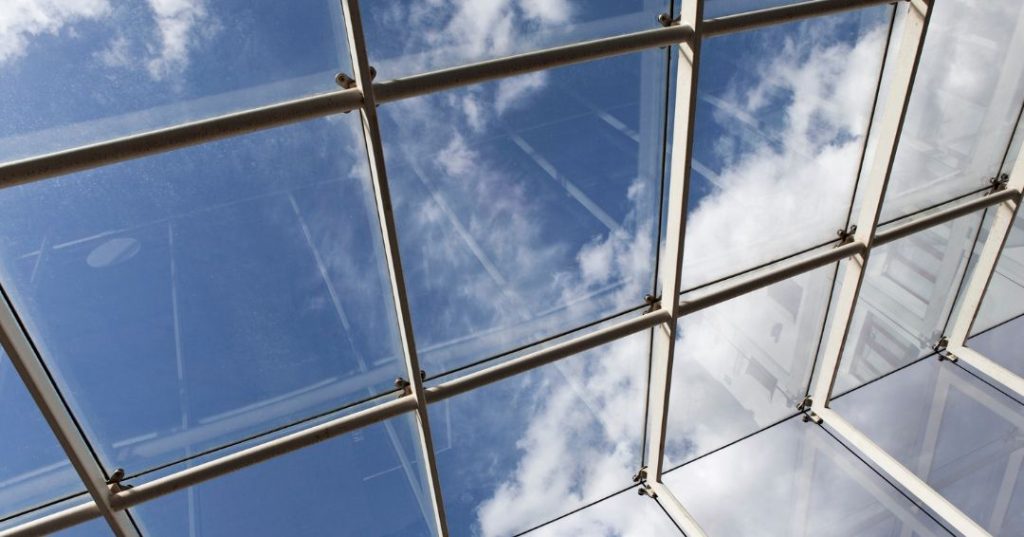 Quando Substituir Vidros Antigos em Jundiaí: Confira 4 Dicas cobertura de vidro em Jundiaí